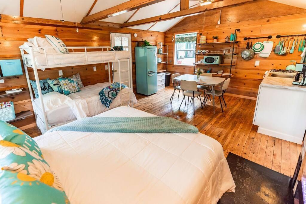 Big Blue Lake Cottages, Llc - Cottage #5 Holton Exteriér fotografie