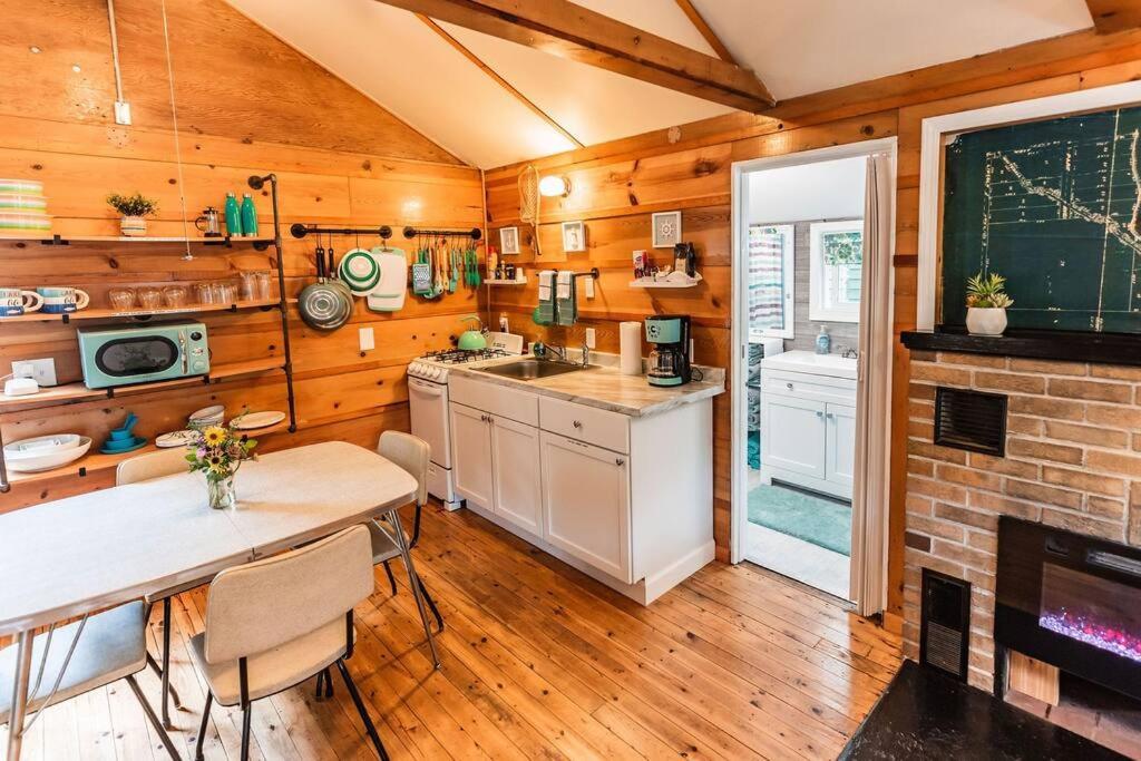 Big Blue Lake Cottages, Llc - Cottage #5 Holton Exteriér fotografie