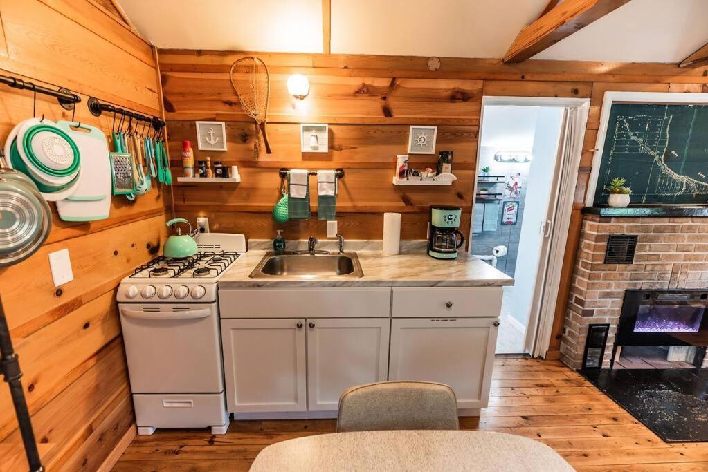 Big Blue Lake Cottages, Llc - Cottage #5 Holton Exteriér fotografie