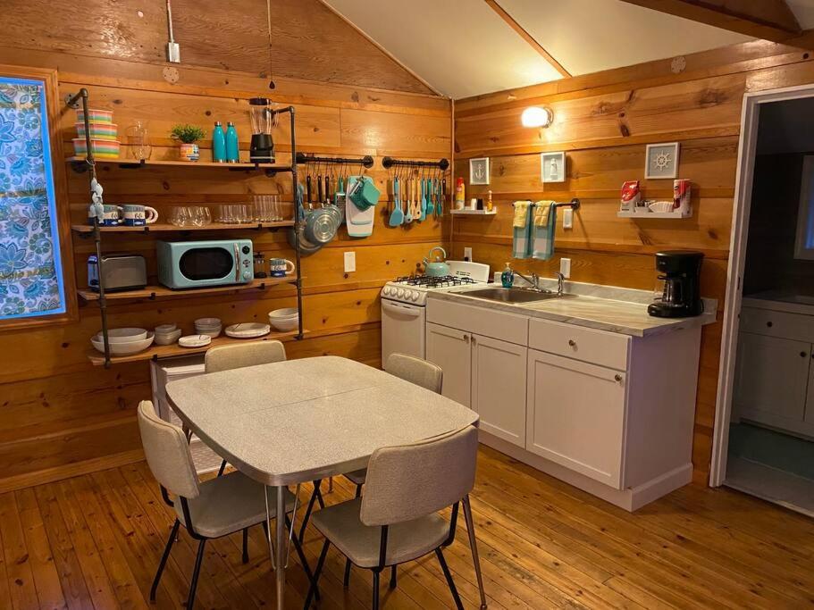 Big Blue Lake Cottages, Llc - Cottage #5 Holton Exteriér fotografie