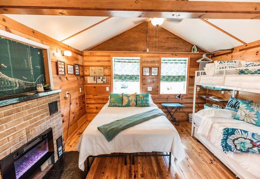Big Blue Lake Cottages, Llc - Cottage #5 Holton Exteriér fotografie